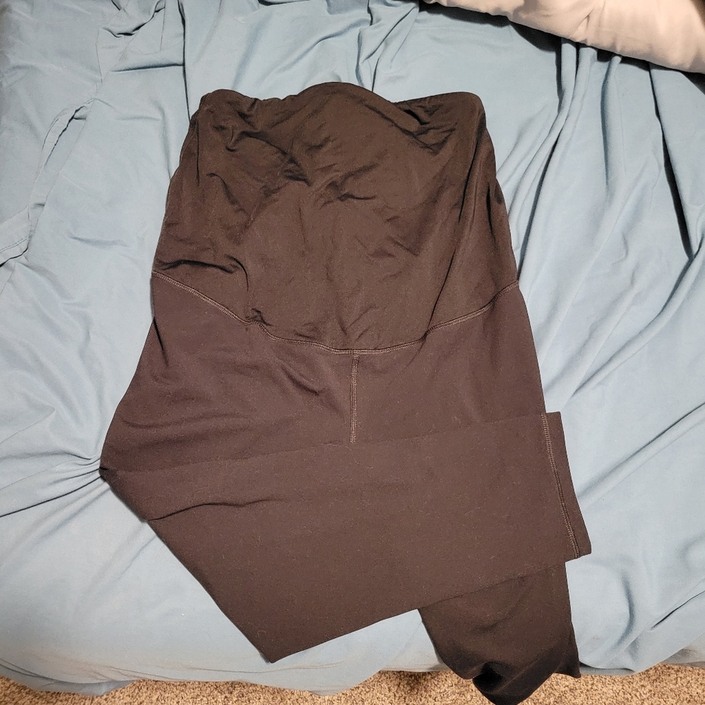 Maternity workout capris size L